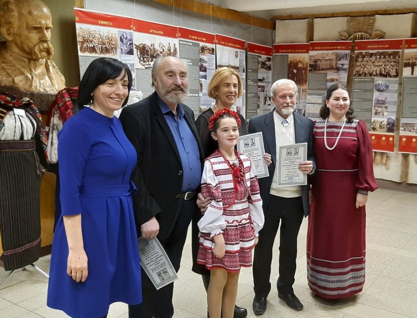 Коли радість із тривогою обнялись Коли радість із тривогою обнялись