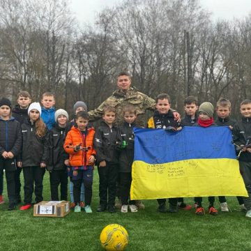 Юні футболісти ФСК «Кристал» Чортків допомагають ЗСУ