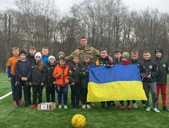 Юні футболісти ФСК «Кристал» Чортків допомагають ЗСУ