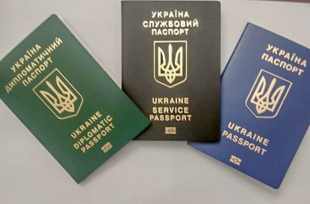 МЗС анулювало дипломатичні паспорти кільком тернопільським чиновникам