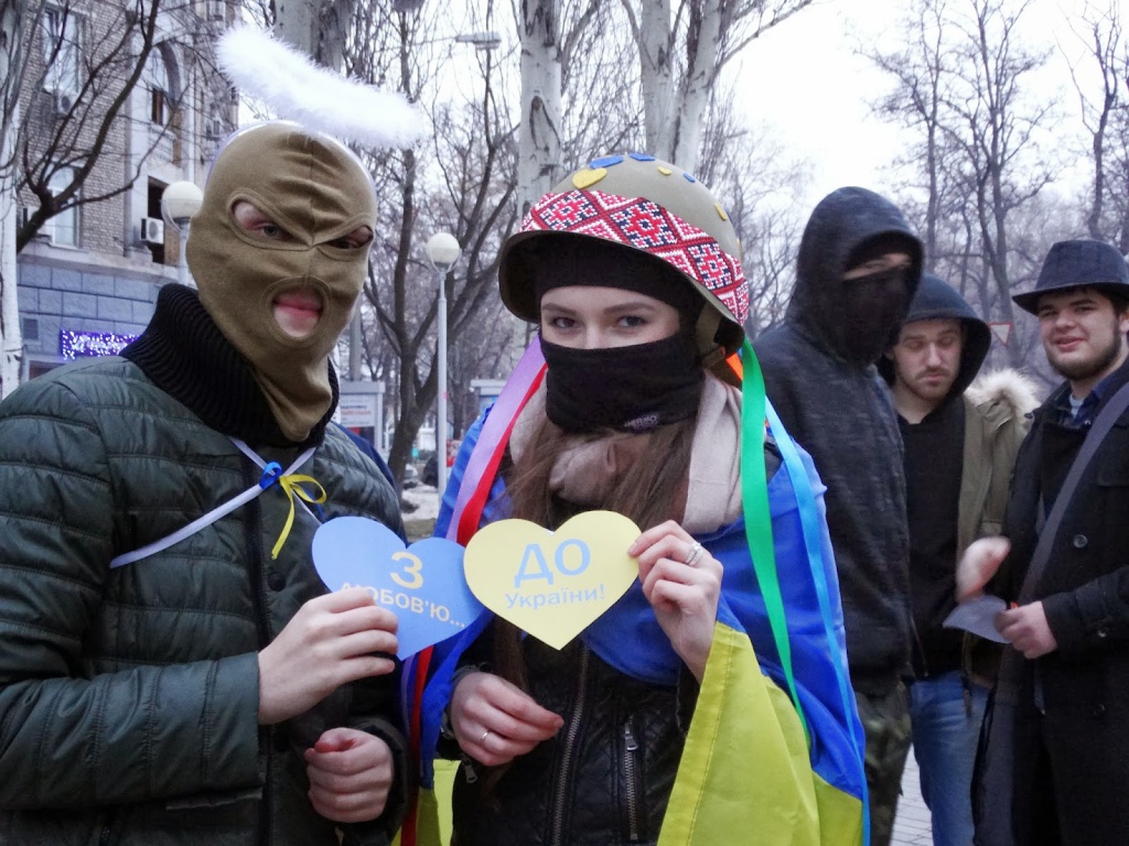 Повінчані на Майдані