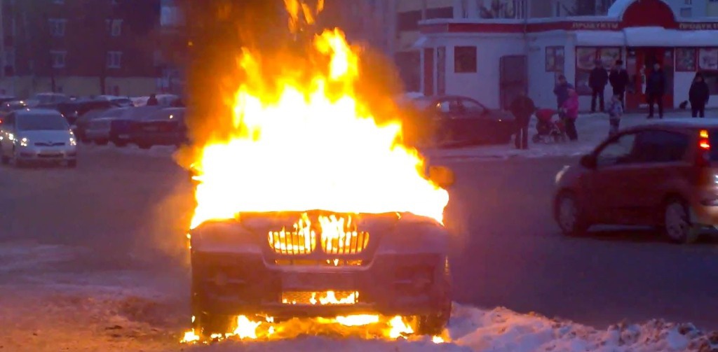 У Тернополі біля аеропорту спалили крадений автомобіль