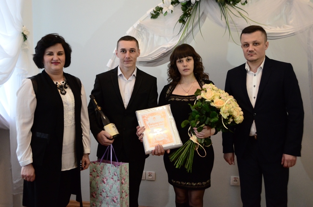 В Українському домі «Перемога» зареєстровано двадцять восьмий шлюб у рамках сервісу Мін’юсту – «Шлюб за добу»