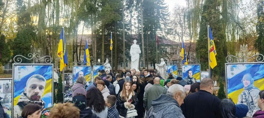 Дорога пам’яті та совісті: в Яблуневі відкрили меморіал Дорога пам’яті та совісті: в Яблуневі відкрили меморіал